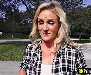 MILF had car trouble and gets screwed