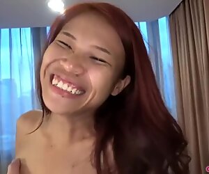 Girl from Thailand gives asian stud condom-less hump